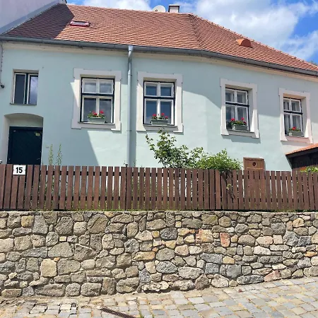 Rast Nyaraló *